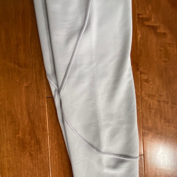 Lululemon leggings size 4 - Picture 3 of 8